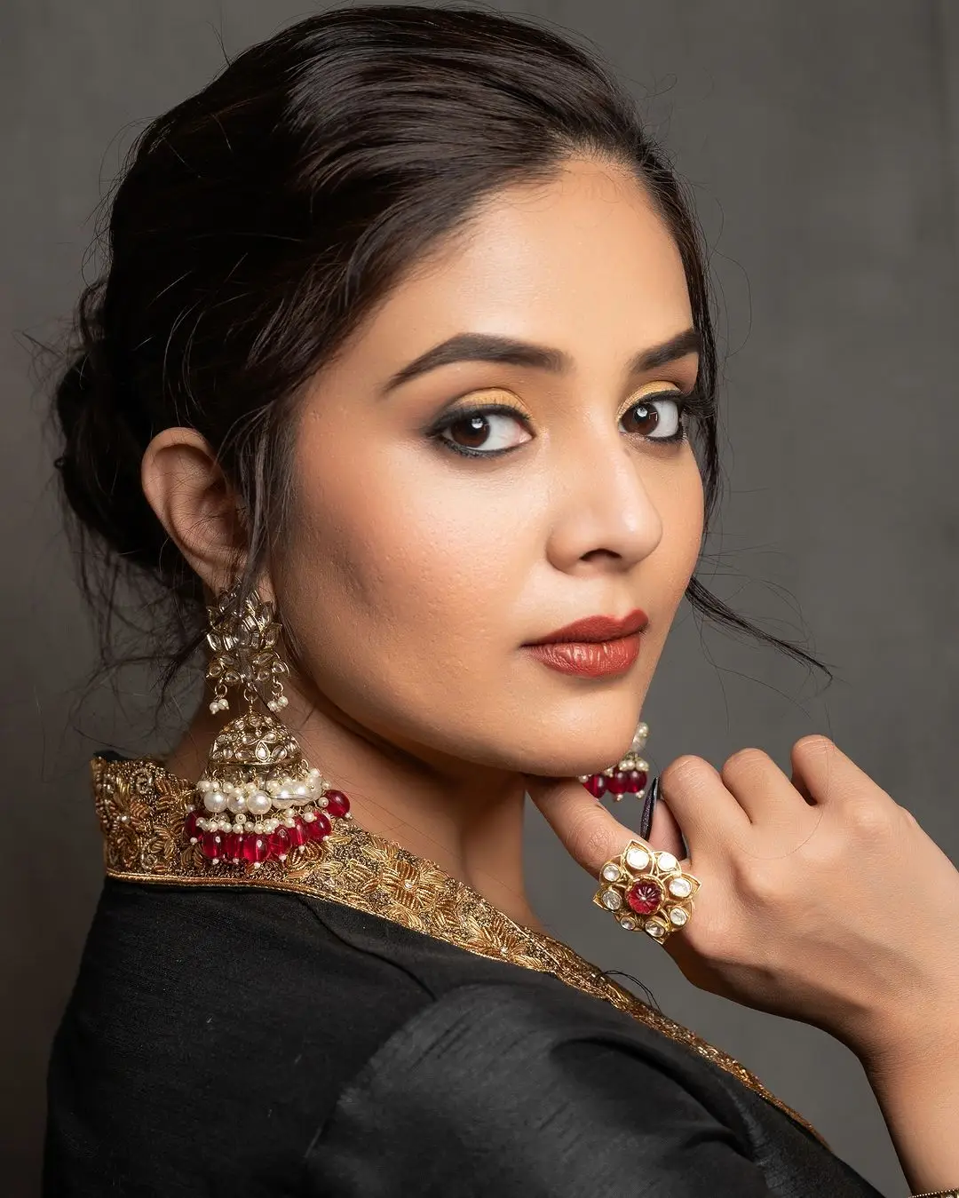 Maa TV Anchor Sreemukhi in Black Lehenga Choli